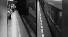 Уставшая пассажирка метро упала под поезд