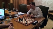 Magnus Carlsen Training for Chess Tournament in Oman
