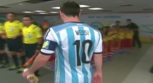 Messi Ignores Kid´s Handshake | Messi Leaves Child Hanging Before Argentina 2-1 Bosnia | Brazil 2014
