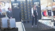 Jennifer López presenta su nueva línea de ropa en Coppel México
