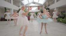 Пенсионерки из Новой Зеландии пересняли клип Тейлор Свифт – «Shake It Off».