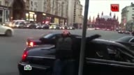 Водитель-наркоман станцевал для гаишников вокруг своего Jaguar- видео