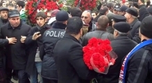 Потасовка оппозиционеров с полицией на Аллее шехидов