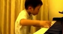 Четырехлетний гений пианино
